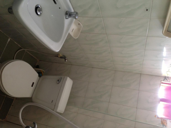 Bathroom 2, Grand View Guesthouse, Phnom Penh