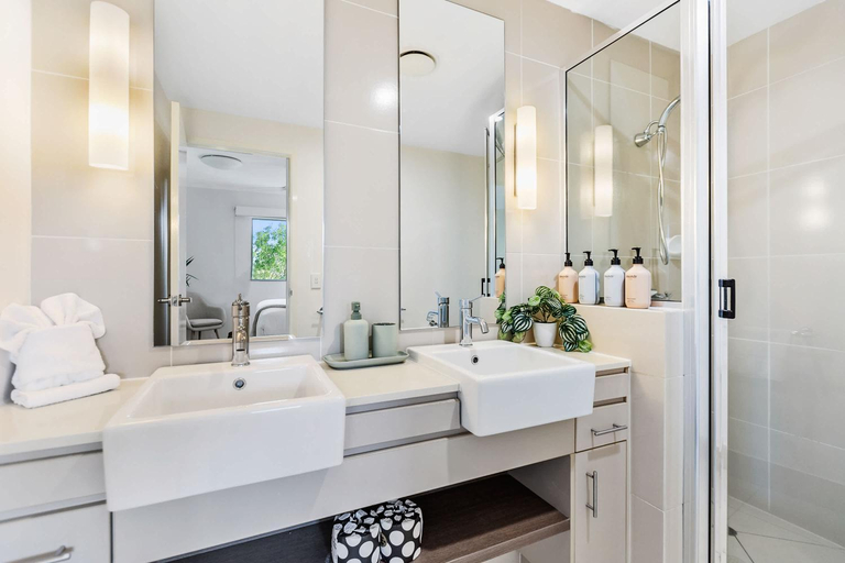 Bathroom 4, Tropical Gardens - Resort  9 Pools   Gym, Cairns