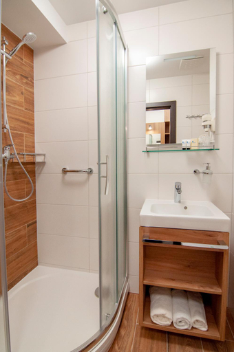 Bathroom 3, Hotel Slovakia, Trenčín