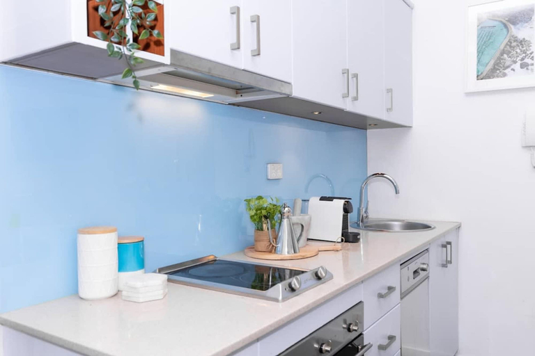 Room 2, Cozy Beachfront Studio With Aircon, Sydney