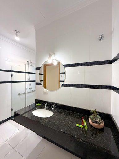 Bathroom 4, Grande Hotel, Paranavaí