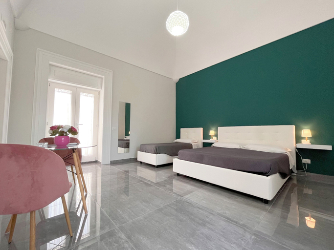Bedroom 2, DC House, Napoli