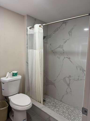Bathroom 4, Rodeway Inn Ventura Midtown, Ventura