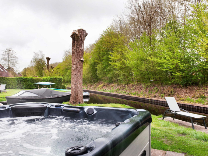 Property grounds, Nice Home in Earnewald With Whirlpool and Sauna, Tytsjerksteradiel