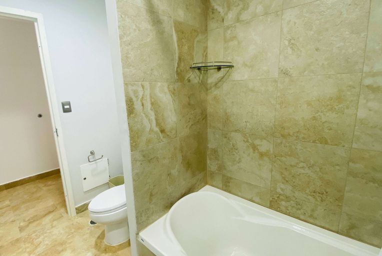 Bathroom 4, La Quinta by Wyndham Reynosa, Reynosa