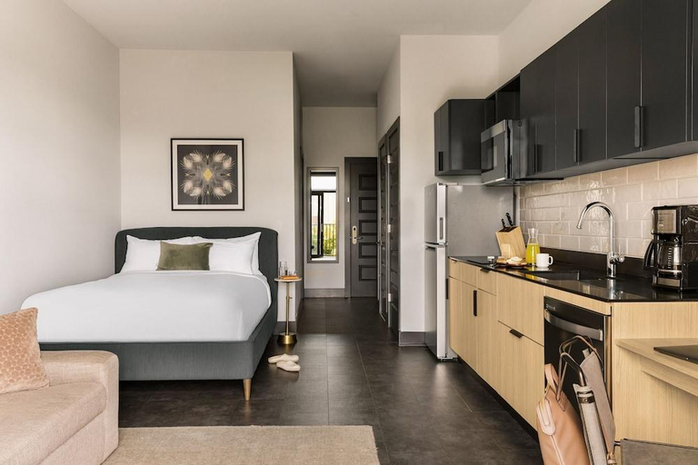 Bedroom 2, Sonder The Chorus, Davidson