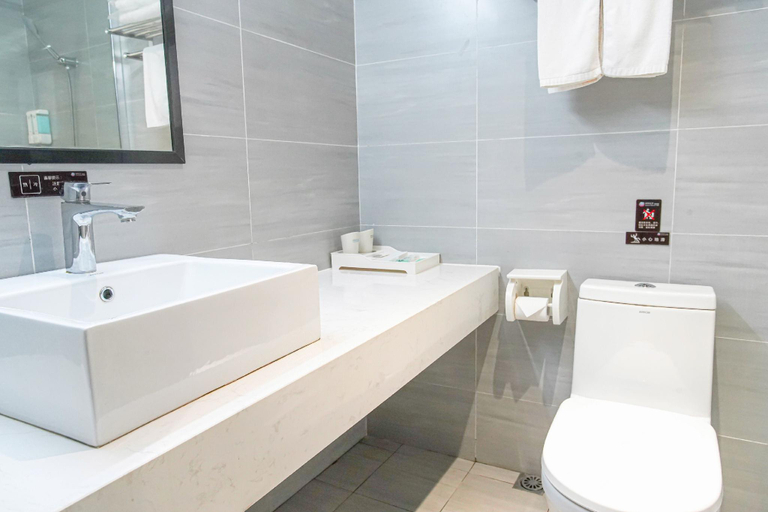 Bathroom 3, Jiliyuan Business Hotel, Yichang