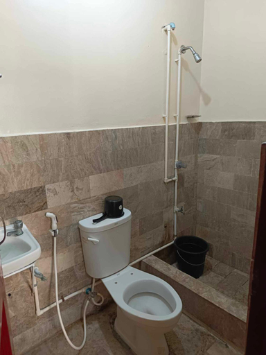 Bathroom, starlight lodging house, Laoag City