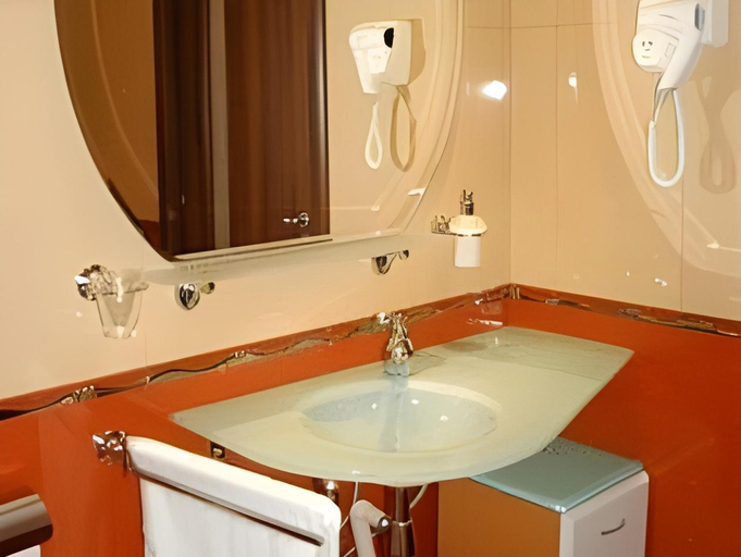 Bathroom 3, Celly Hotel, Pitesti