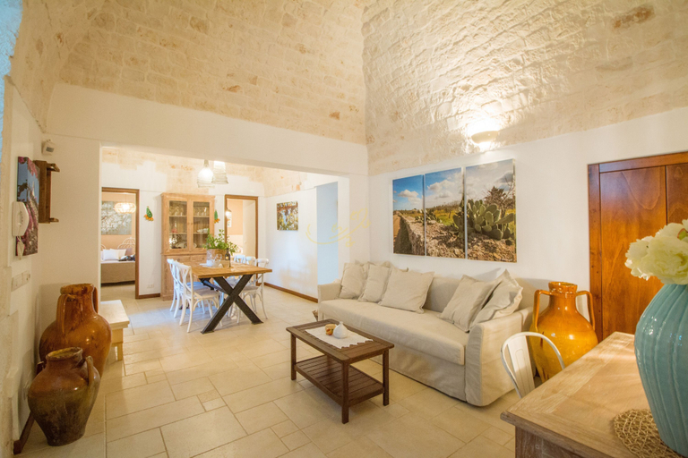 Others 3, TD Casale Del Vento in the Countryside With Pool, Bari