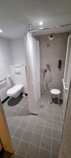 Bathroom 4, B&B HOTEL Cannes Mouans Sartoux, Alpes-Maritimes