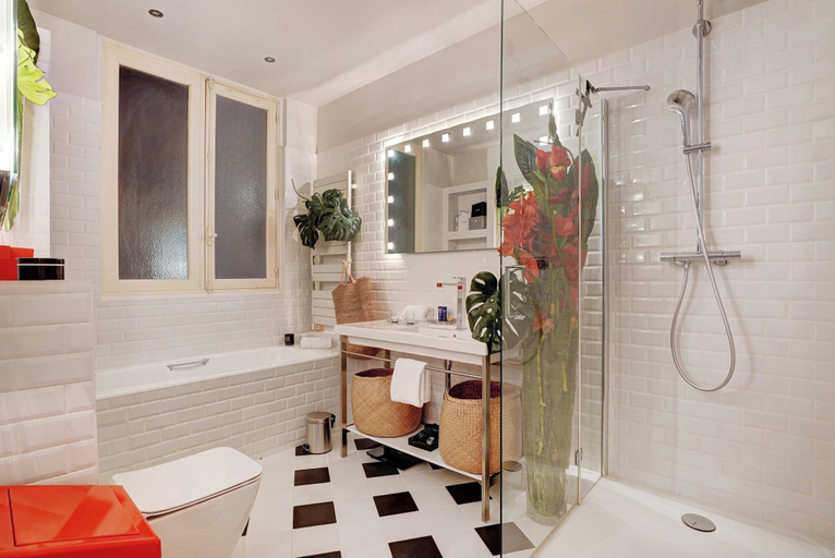 Bathroom 4, Charming Apartment - 4BR -10p- Madeleine, Paris