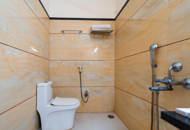 Bathroom 4, Hotel Royal Palace, Sagar