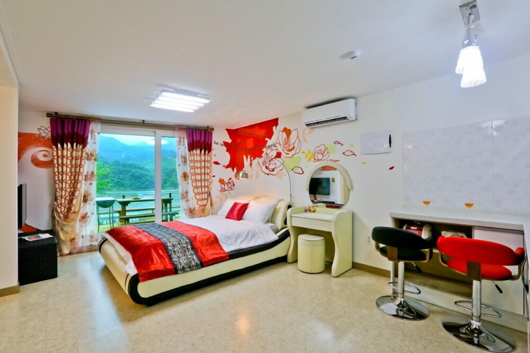 Bedroom 30