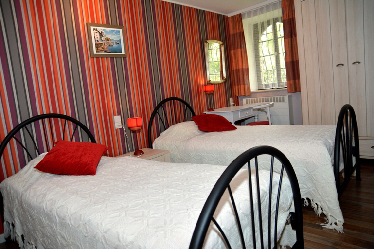 Bedroom 2, Charming Cottage, Thirimont, Liège