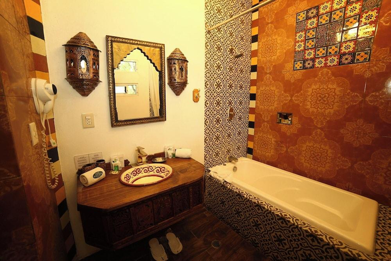 Bathroom 3, Casa Anzures Thematic, Mexico City