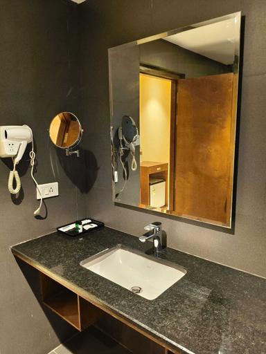 Bathroom 5, Ambal Regency, Thrissur