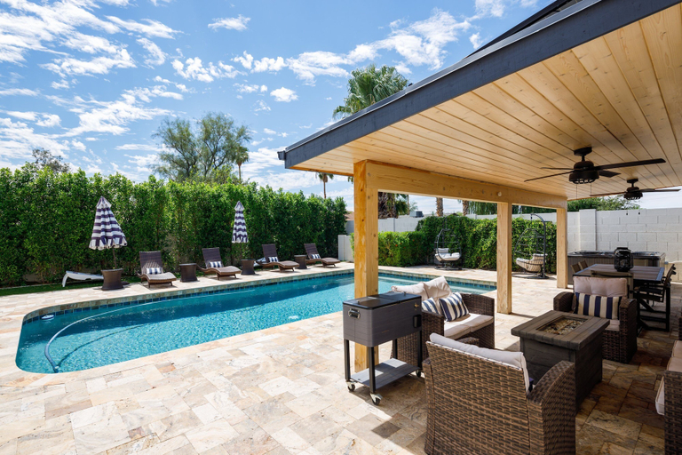Others 2, Luxe- Zephyr -pool - Putting Green - Tons of Games, Maricopa
