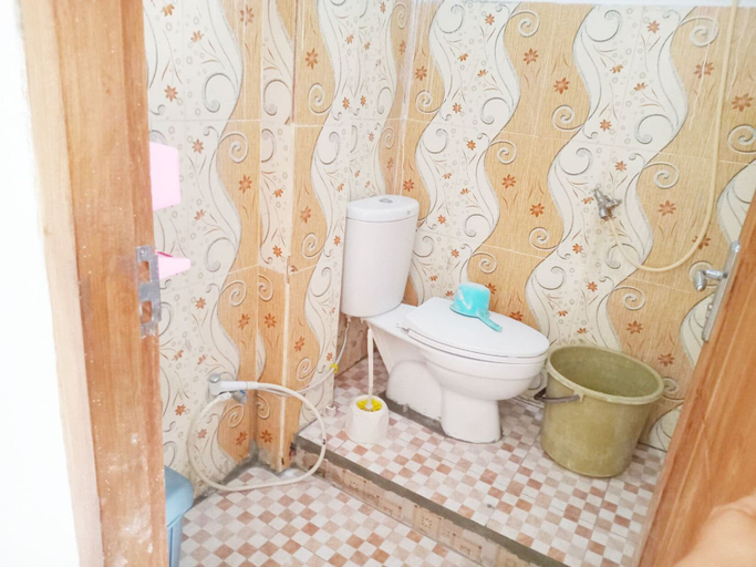Bathroom 4, Kos Mama Ros, West Manggarai