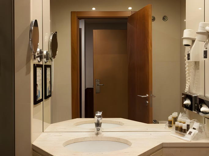 Bathroom 4, TURIM Alameda Hotel, Lisbon