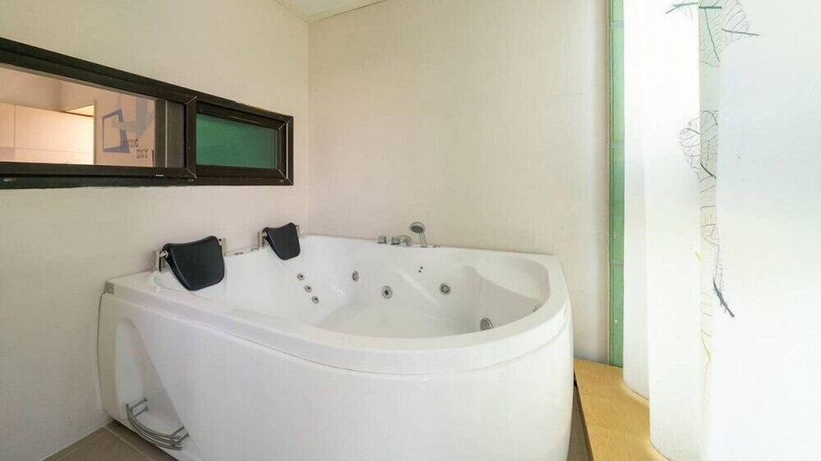 Bathroom 21