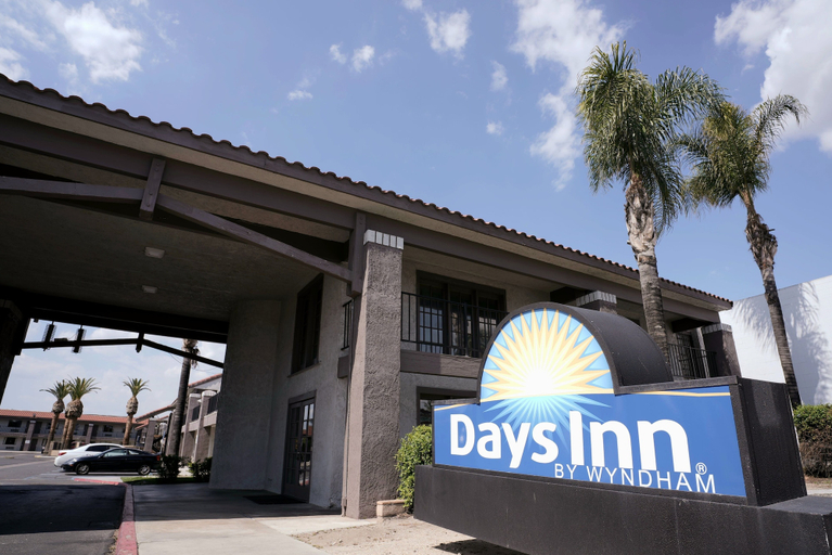 Exterior & Views 3, Days Inn by Wyndham Hemet, Riverside