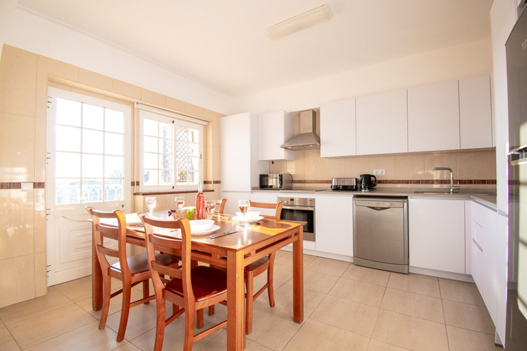 Room 5, 10 Marinha Two Bed Apt At Award Wining Beach, Lagoa