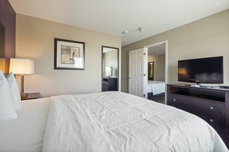 Bedroom 3, Baymont By Wyndham Henderson-Northeast Denver, Adams