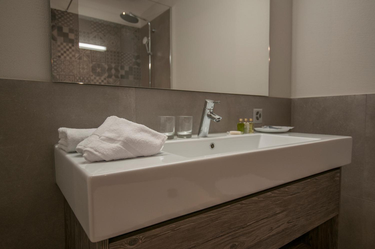 Bathroom 4, FOCUS Hotel, Sursee