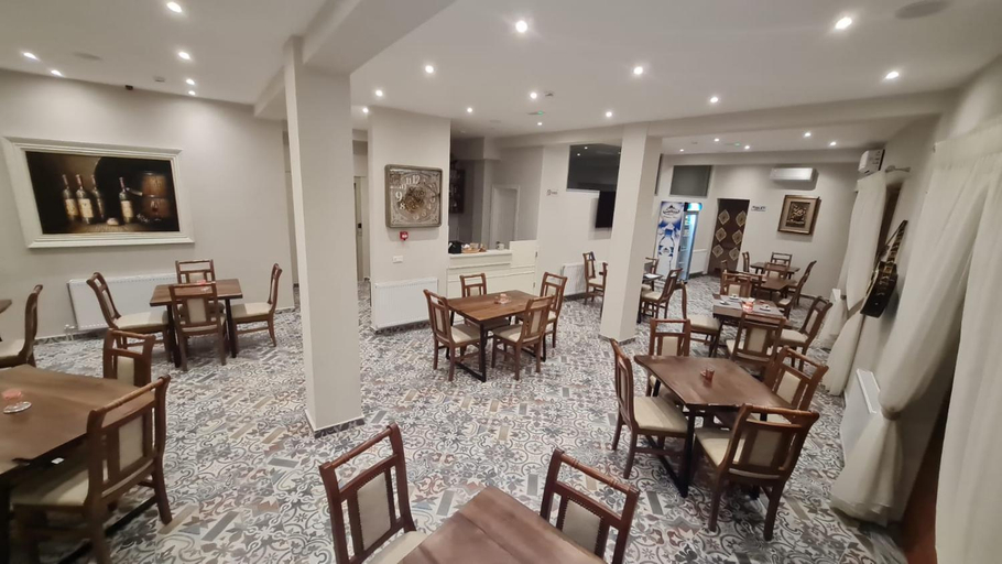 Food & Drinks, Bujtina 31, Korçës