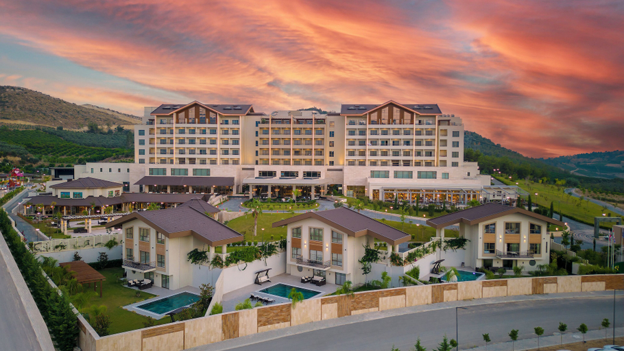 Exterior & Views