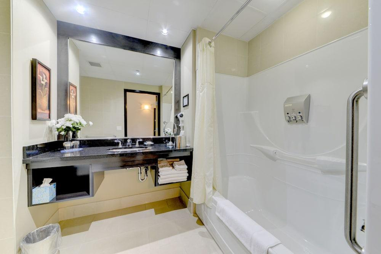 Bathroom 4, Hotel Universel, Centre de congres Riviere-Du-Loup, Rivière-du-Loup