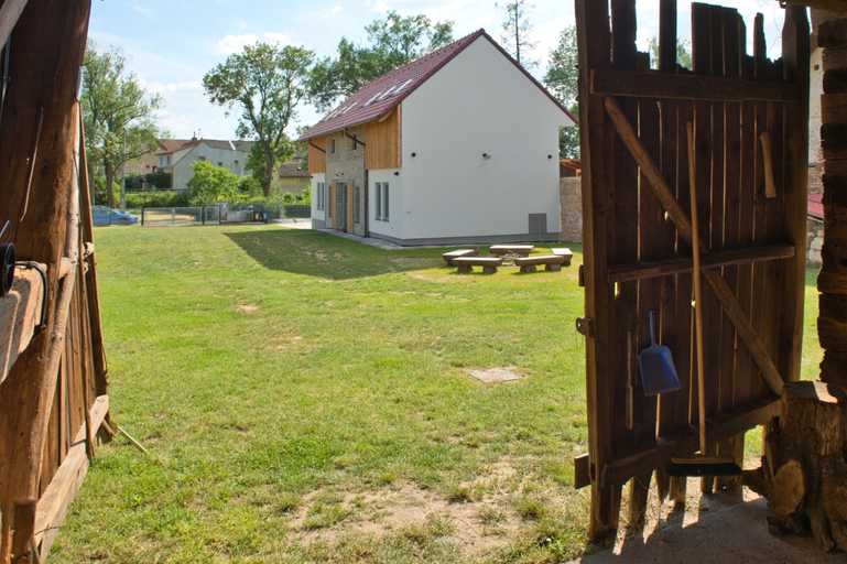 Garden 2, 4-bedroom Villa With Private Pool, Mladá Boleslav