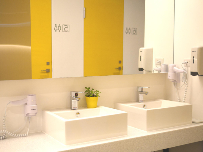 Bathroom 3, Bouti City Capsule Inn, Taipei City