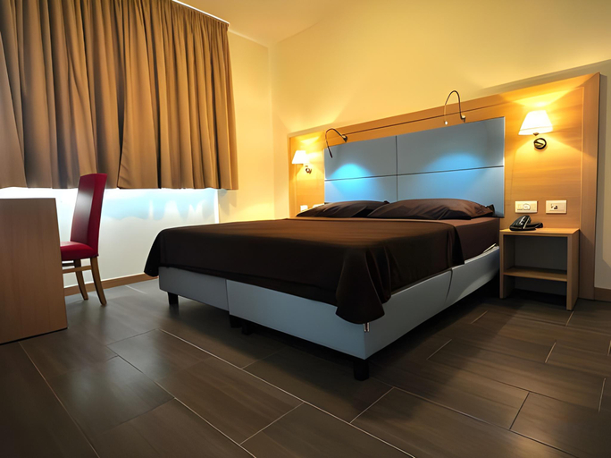 Bedroom 3, Hotel 325 Tor Vergata, Rome