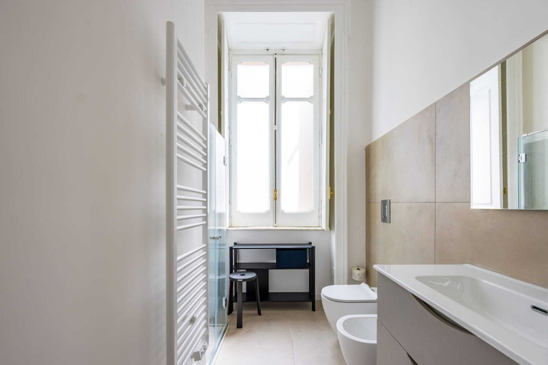 Bathroom, Thelos Apartment, Napoli