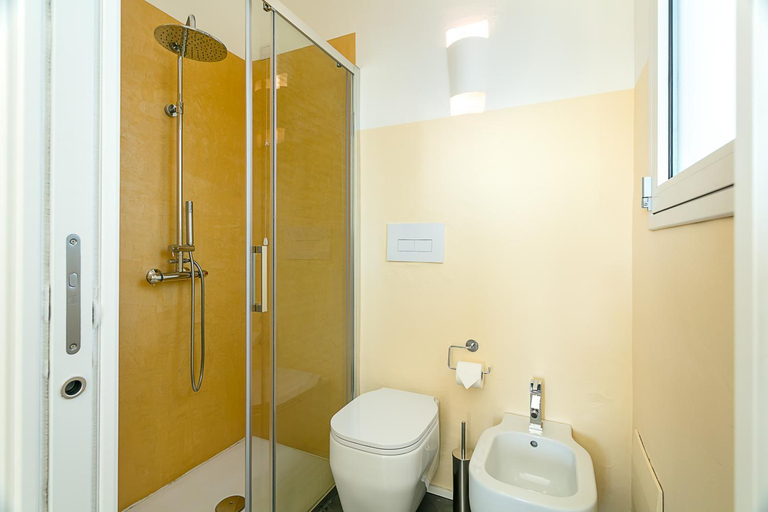 Bathroom 2, Sardegna e - Beach Rooms, Olbia-Tempio