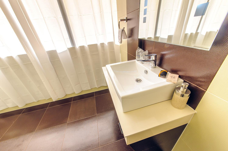 Bathroom 4, Philia Hotel