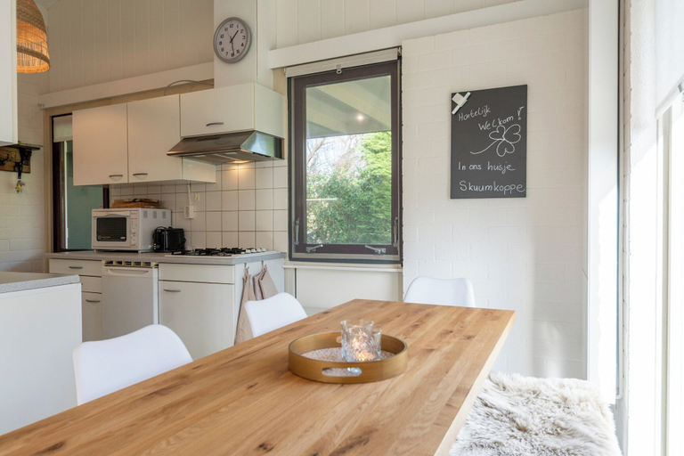 Dining 3, Holiday Home in Park De Watersnip Near Beach, Zijpe