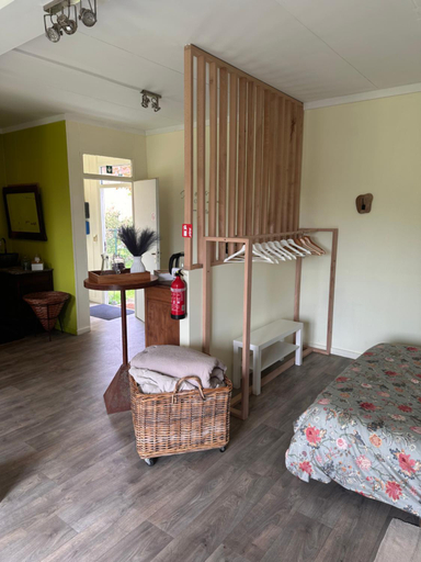 Others 4, B&B Bombon, Limburg
