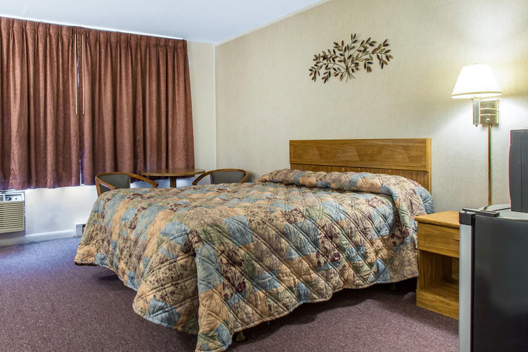 Bedroom 4, Rodeway Inn Waterford - New London, New London