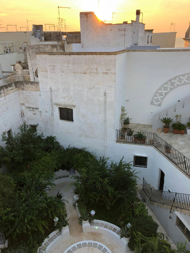 Others 5, Atlas, Lecce