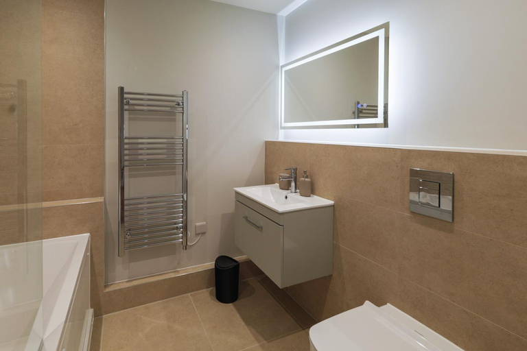 Bathroom 3, NEW Luxury South Manchester Flat, Stockport