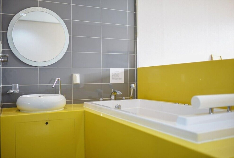 Bathroom 23