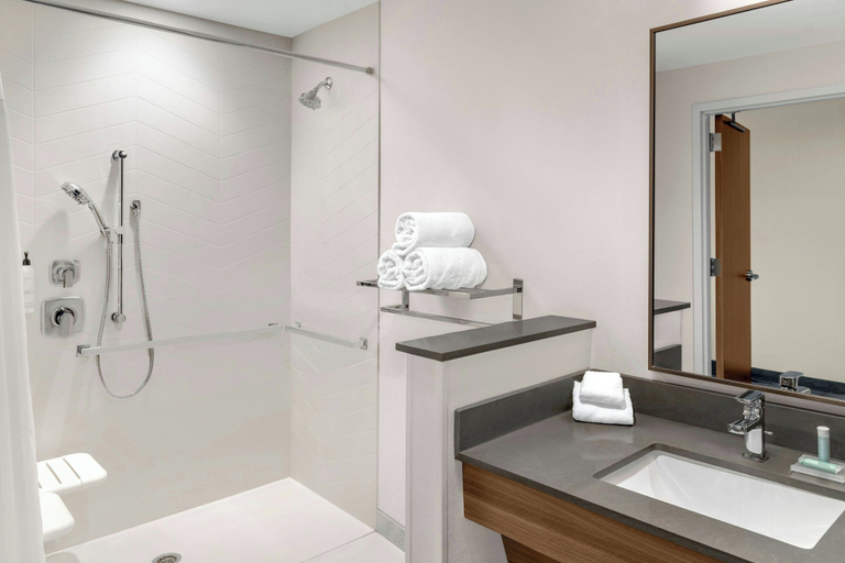 Bathroom 4, Fairfield Inn & Suites by Marriott® Norwalk Des Moines, Warren