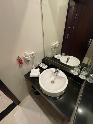 Bathroom 11