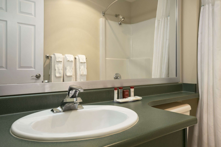 Bathroom 4, Ramada Limited Merritt, Thompson-Nicola