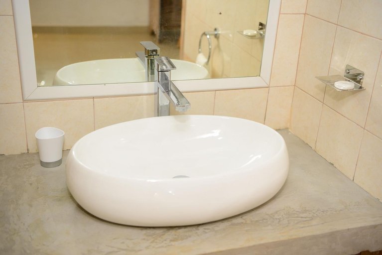 Bathroom 2, Maison Du Nord