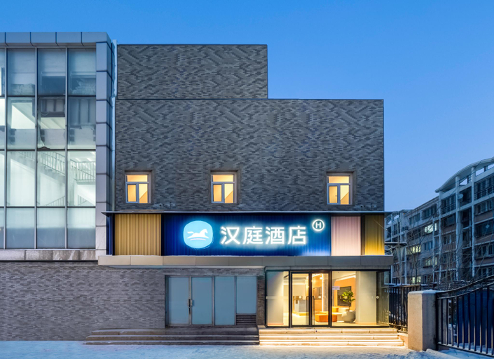 Exterior & Views