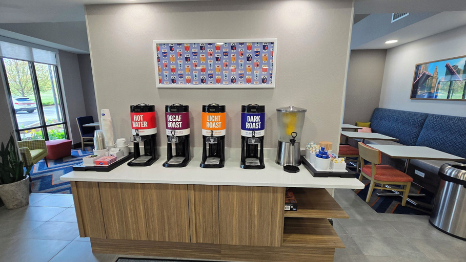 Food & Drinks 5, Hampton Inn & Suites Chicago Deer Park, Cook